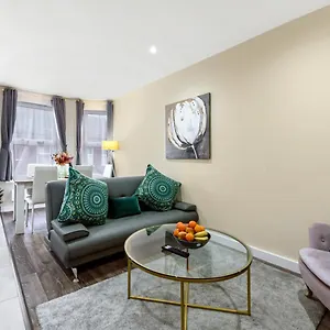 Family Friendly, Zone 2, 2 Beds, Overground , London United Kingdom