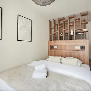 Centre De By Prestige , Paris France